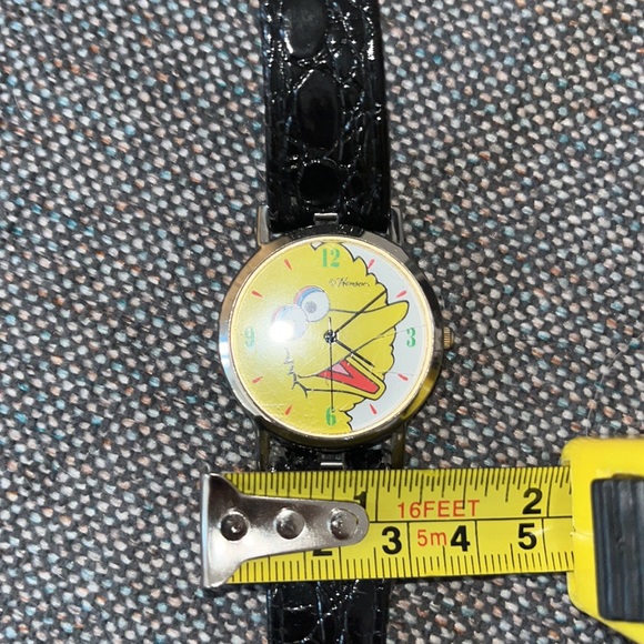 Vintage Big Bird watch. Adult size. Keeping good time. - Picture 5 of 5